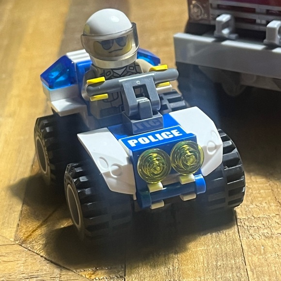 Lego City Police Pursuit 👮‍♀️ - Picture 2 of 3